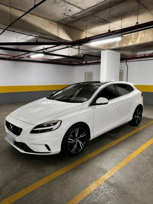 VOLVO V40 2.0 T5 R-DESIGN GASOLINA 4P AUTOMÁTICO